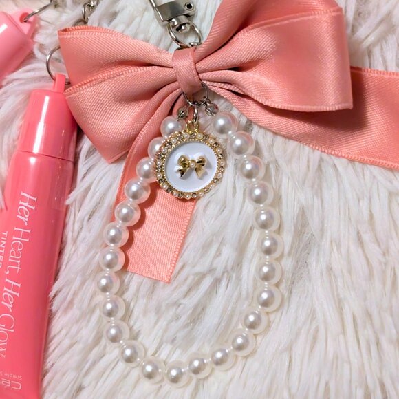 Tinted Lip Oil Trio on Keychain | w/ Detachable Pearl & Bow Charm - Picture 5 of 6
